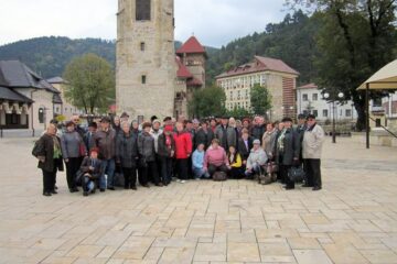Pensionari CFR, în vizită la obiective din Suceava și Neamț