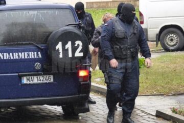 Persoanele suspectate că i-au oferit mită comisarului-șef Nelu Fediuc sunt audiate zilele acestea de procurorii DNA