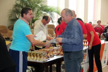Cupe și medalii pentru cei mai buni competitori din cadrul „Spartachiadei profesorilor”