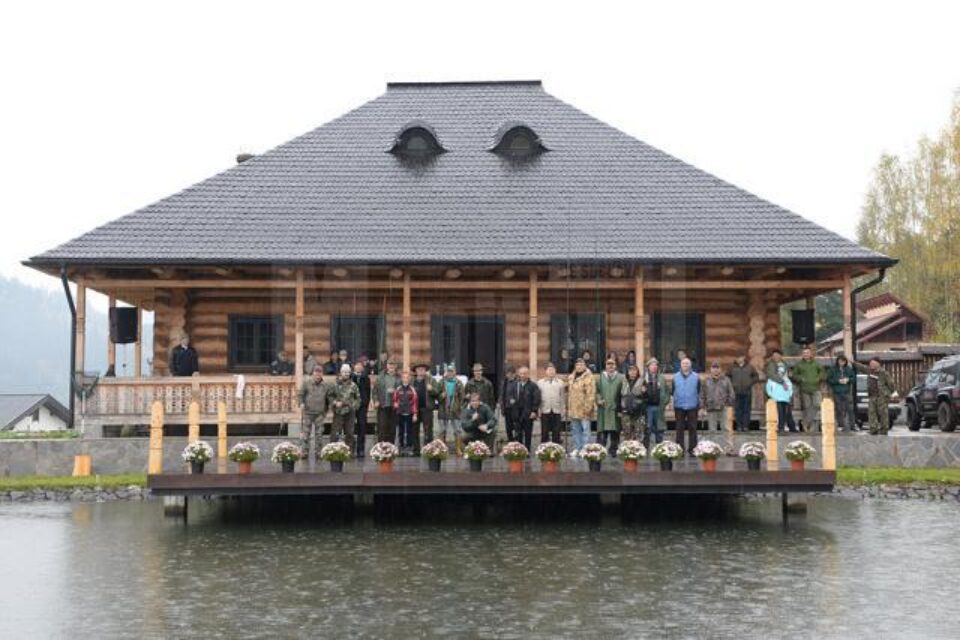 Competiția s-a desfășurat în toate etapele la păstrăvăria „Casa Muntelui” din Vatra Dornei Competiția s-a desfășurat în toate etapele la păstrăvăria „Casa Muntelui” din Vatra Dornei