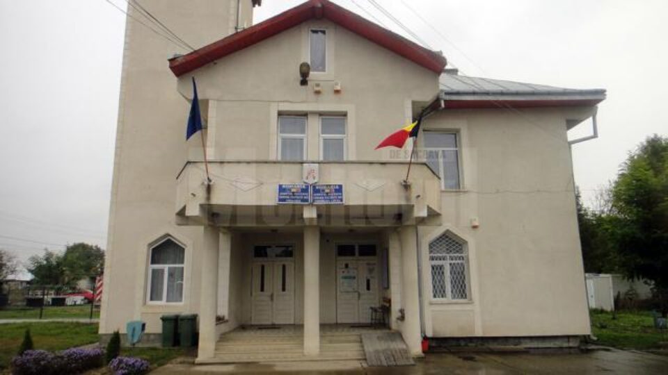 Primarul comunei Frătăuții Noi este acuzat de abuz pentru că, de un an, nu vrea să valideze un consilier local PP-DD