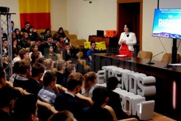 Elevi din trei licee sucevene sunt consiliați în alegerea unei cariere