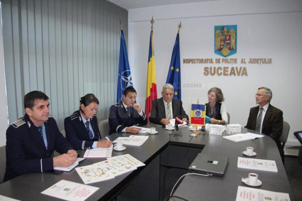 Polițiștii de la Prevenire, alături de partenerii de proiect de la fundația umanitară