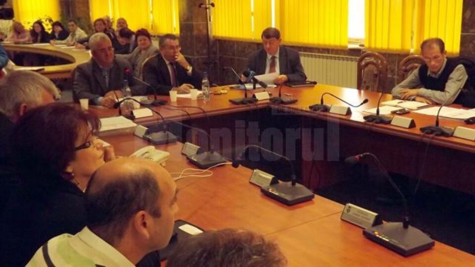 Ion Lungu le-a transmis reprezentanților asociațiilor de proprietari avertismentul oficial primit de la producătorul de energie termică, Bioenergy, că există riscul major de a nu asigura energie termică în sezonul rece următor Ion Lungu le-a transmis reprezentanților asociațiilor de proprietari avertismentul oficial primit de la producătorul de energie termică, Bioenergy, că există riscul major de a nu asigura energie termică în sezonul rece următor