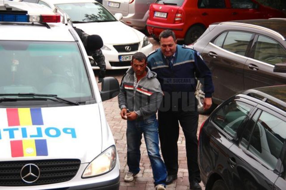 Cei trei au fost încarcerați în arestul Inspectoratului de Poliție Județean Suceava, pentru o perioadă de cel puțin 30 de zile, sub acuzația de tentativă de omor