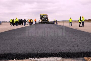 De ieri au început lucrările de asfaltare pe noua pistă de decolare/aterizare a Aeroportului „Ștefan cel Mare” din Salcea