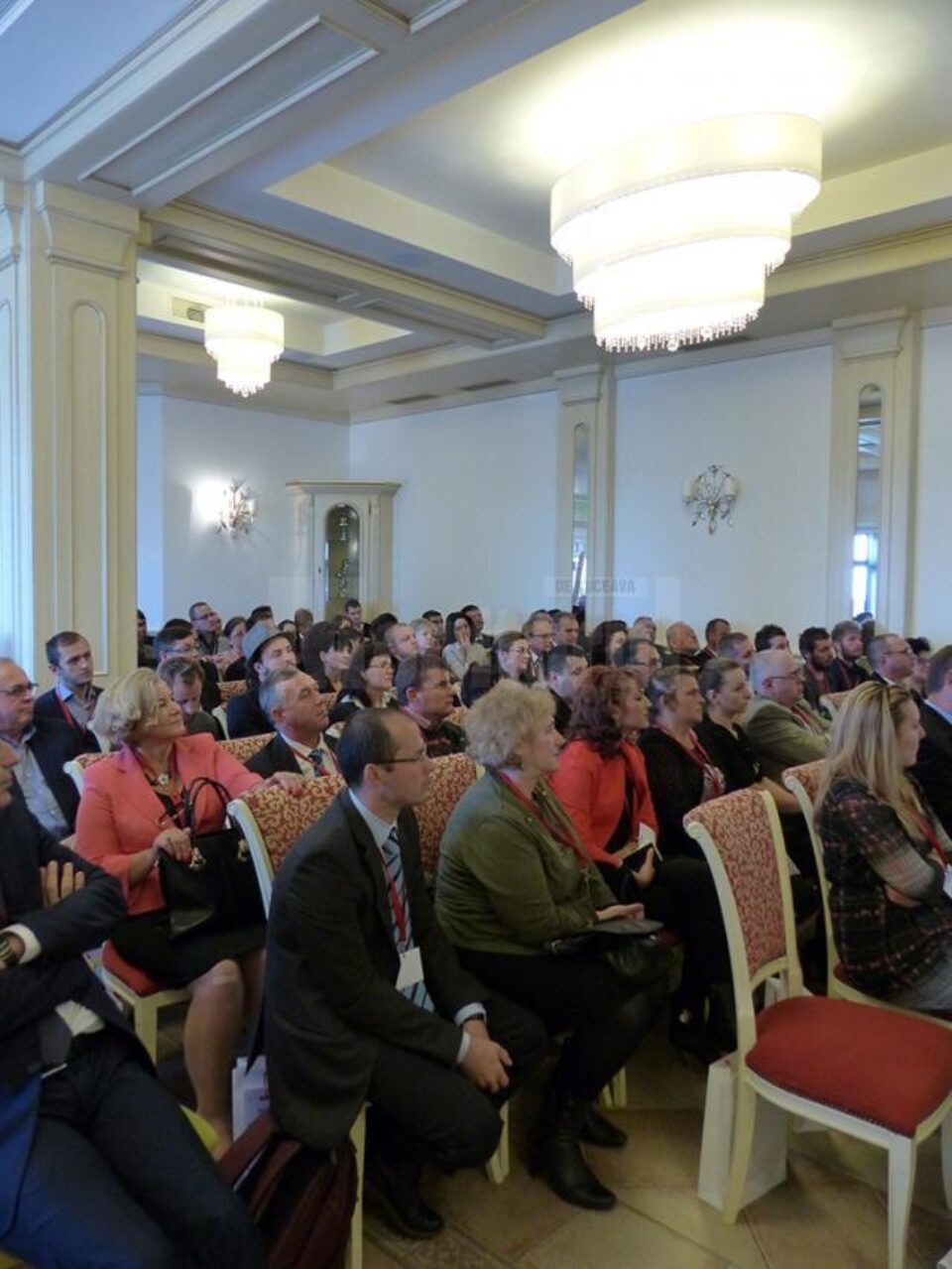 Peste 100 de întreprinzători au participat la o conferință de afaceri organizată la Suceava