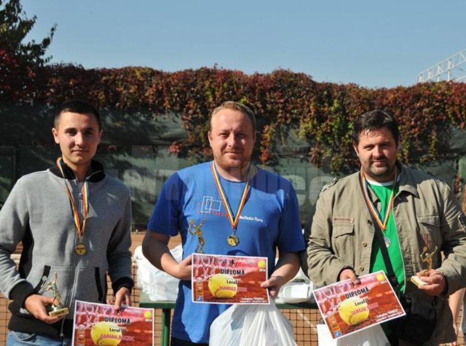 Podiumul grupei secundare: de la stânga – Adrian Baciuc, Marius Șuiu, Sergiu Rusu