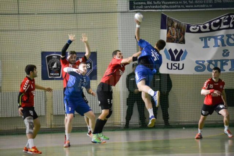 Universitatea a reușit primul succes din acest sezon, 30 - 27 cu HC Vaslui