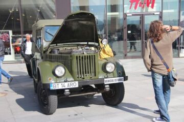 20 de mașini vechi au fost expuse la „Retro Parada Toamnei” de la Iulius Mall Suceava