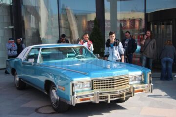 20 de mașini vechi au fost expuse la „Retro Parada Toamnei” de la Iulius Mall Suceava
