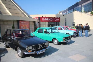 20 de mașini vechi au fost expuse la „Retro Parada Toamnei” de la Iulius Mall Suceava