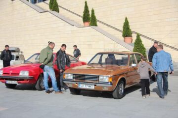 20 de mașini vechi au fost expuse la „Retro Parada Toamnei” de la Iulius Mall Suceava