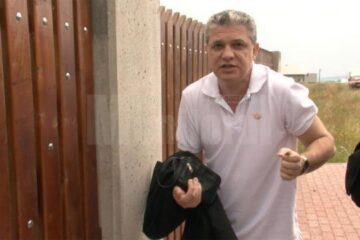 „Inculpatul Bărbuță Bogdan Ilarion Costică, beneficiind de complicitatea, cel puțin morală, a altor colegi magistrați, a direcționat acțiunile introduse de inculpatul Babiuc Constantin Gavril spre completul său”, se menționează în rechizitoriul DNA