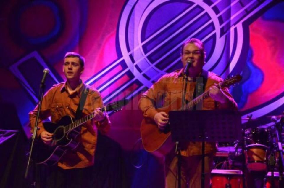Trupa suceveană de folk Icarus a obținut marele premiu și trofeul Concursului Național de Interpretare a Muzicii Folk „Festivalul Castanilor” Trupa suceveană de folk Icarus a obținut marele premiu și trofeul Concursului Național de Interpretare a Muzicii Folk „Festivalul Castanilor”
