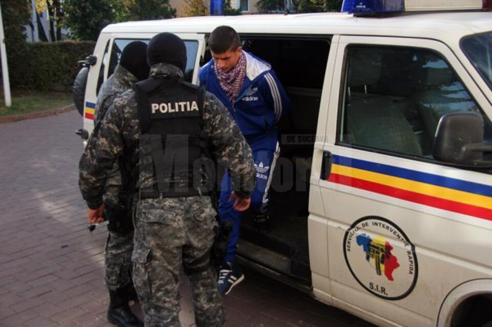 Ilie Emanuel Miron a fost adus marți după-amiază la sediul Judecătoriei Suceava