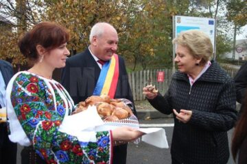 În Iaslovăț a fost inaugurat un drum modernizat de firmele Con Bucovina și Calcarul cu fonduri europene