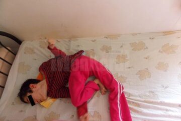 Ruxi, 19 ani, dezvoltare mintală de copil de 2 luni, este în clasa a IX a