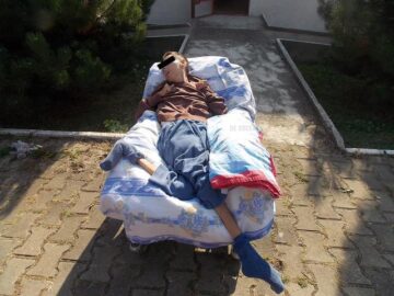 Tineri cu mintea unui bebeluș de 2 luni, obligați de stat să urmeze învățământul general obligatoriu
