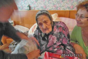 Maria Florea, în vârstă de 101 ani, a primit o diplomă aniversară și 100 de lei