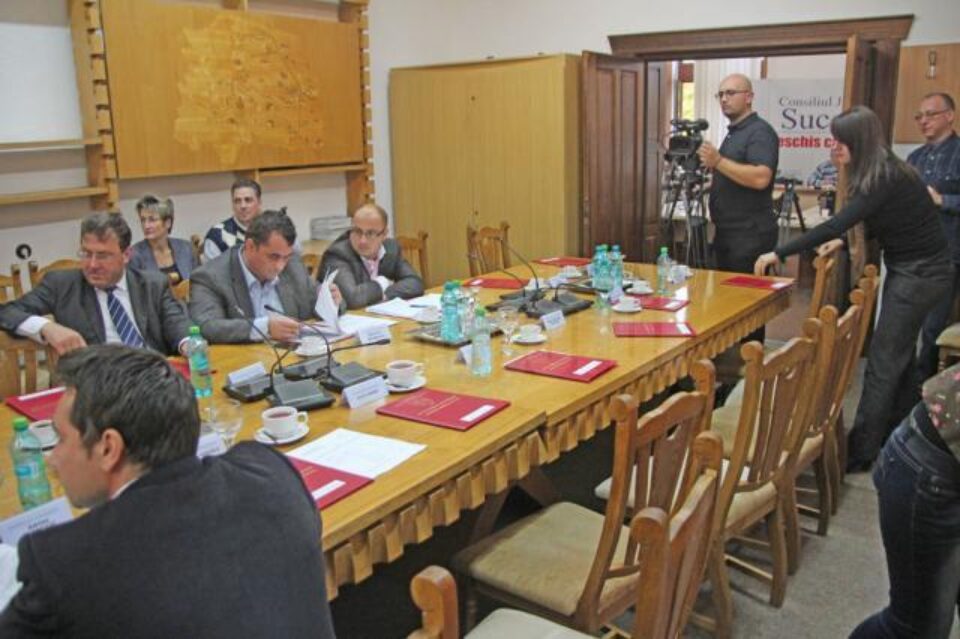 Consilierii PDL au părăsit sala, nemulțumiți de modul cum au fost împărțiți banii