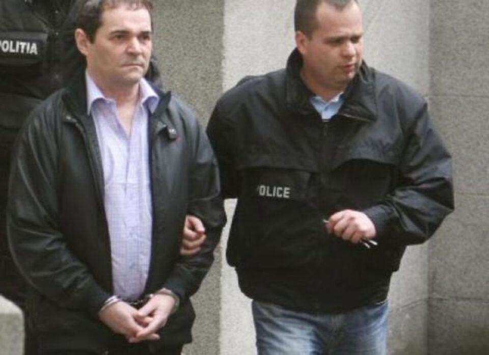 Mihai Necolaiciuc a fost ridicat de polițiști și dus la Penitenciarul Rahova, unde a fost încarcerat Foto: www.stiri.com.ro