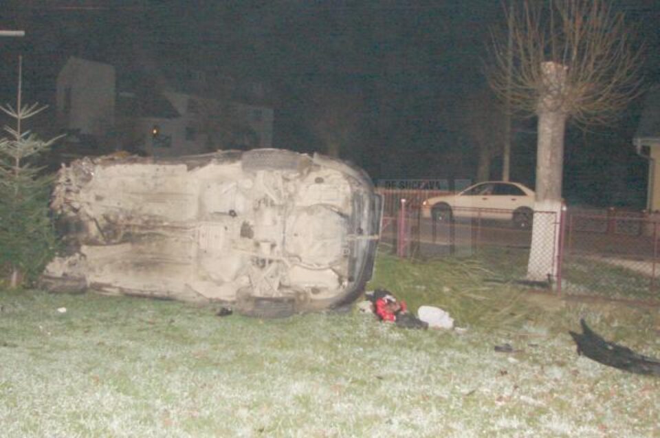 Doi tineri în comă, după un grav accident rutier