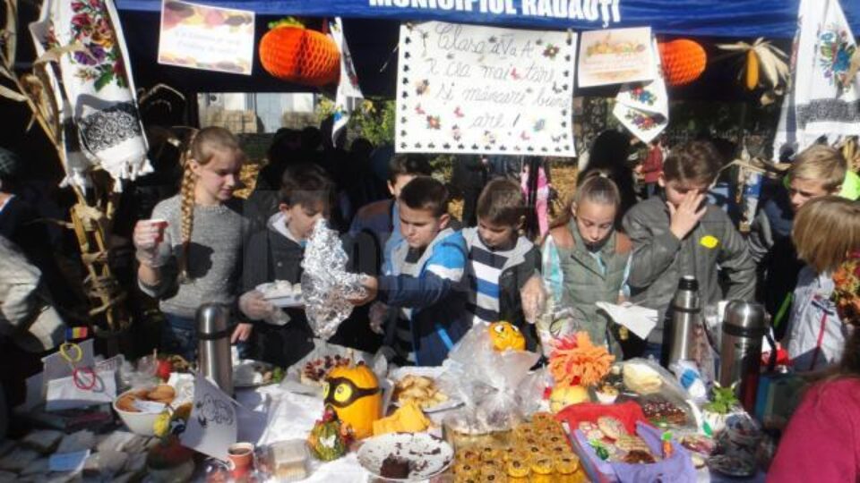 Peste o mie de rădăuțeni au participat la Târgul de toamnă pentru copii