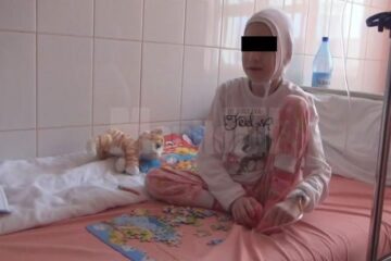 Adina, tânăra în vârstă de 19 ani care avea doar 16 kilograme din cauză că fusese hrănită doar cu lapte și apă cu zahăr