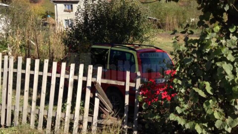Accident la ieșirea din Vatra Dornei