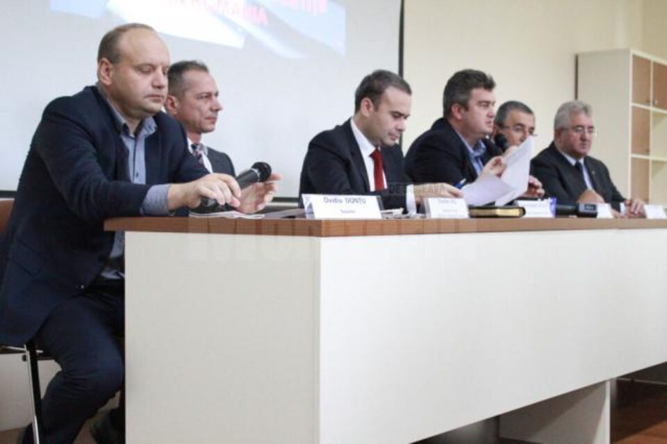 Ministrul delegat pentru buget, Darius Vâlcov, și secretarul de stat în Ministerul Finanțelor Enache Jiru au participat, sâmbătă, la o întâlnire cu oameni de afaceri suceveni Ministrul delegat pentru buget, Darius Vâlcov, și secretarul de stat în Ministerul Finanțelor Enache Jiru au participat, sâmbătă, la o întâlnire cu oameni de afaceri suceveni
