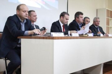 Ministrul delegat pentru buget, Darius Vâlcov, și secretarul de stat în Ministerul Finanțelor Enache Jiru au participat, sâmbătă, la o întâlnire cu oameni de afaceri suceveni