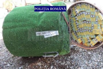 Un tânăr a fost prins transportând aproape 15.000 de pachete de țigări