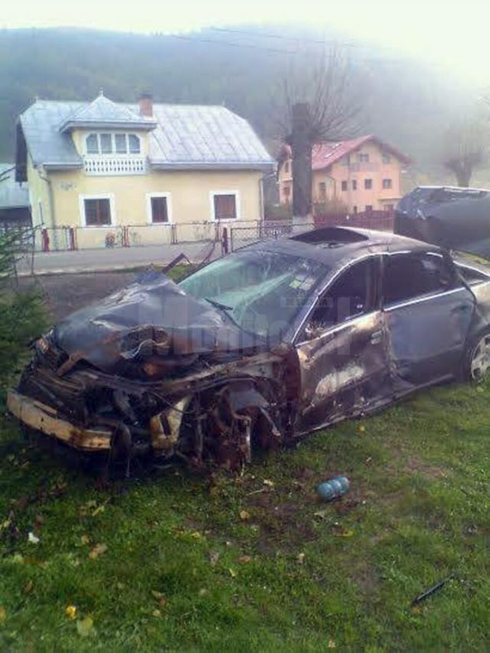 Accidentul s-a produs pe Calea Bucovinei, la ieșirea spre Vama, șoferul pierzând brusc controlul asupra volanului