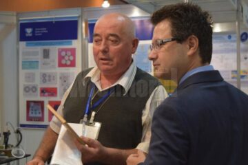 Gheorghe Gutt alături de ministrul Mihnea Costoiu la Salonul de invenții