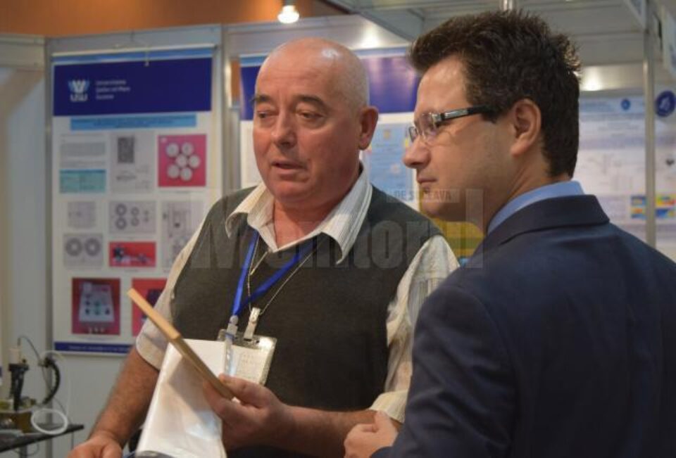 Gheorghe Gutt alături de ministrul Mihnea Costoiu la Salonul de invenții