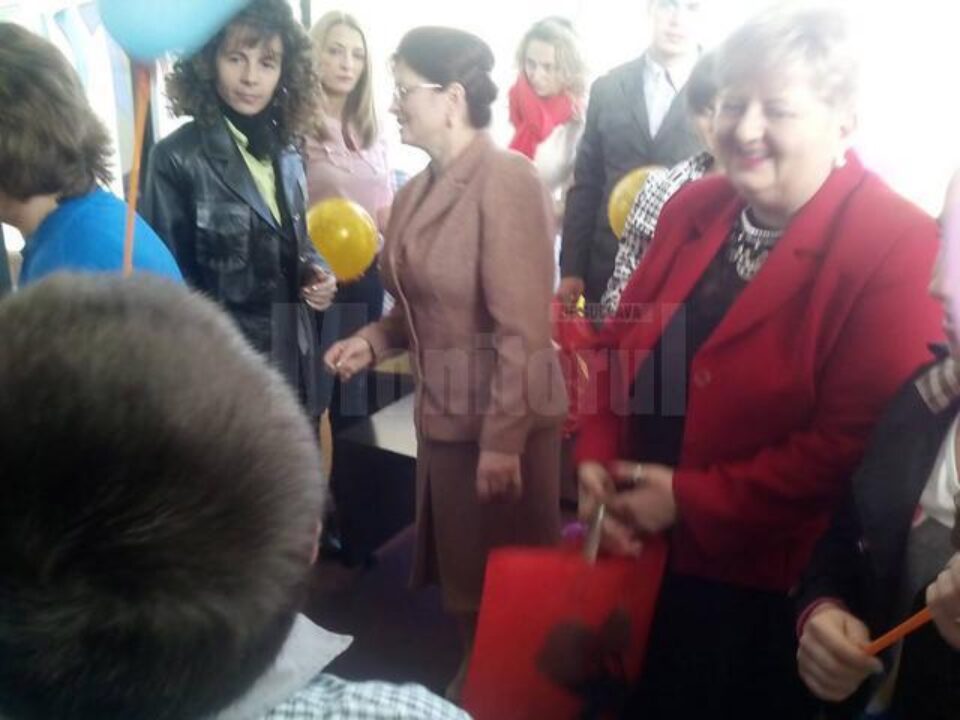 Organizația de femei a PSD Suceava a înmânat cadouri și dulciuri copiilor cu autism