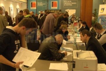 Tinerii defavorizați, așteptați la Bursa locurilor de muncă