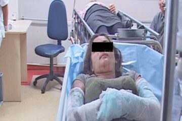 Mama celor doi copii răniți: „Am spart geamul și am sărit pe geam cu tot cu copii”
