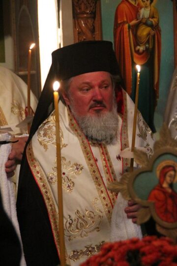 Preotul Ilie Chișcari, nepot al familiei Mihoc, a fost condus ieri pe ultimul drum de sute de credincioși
