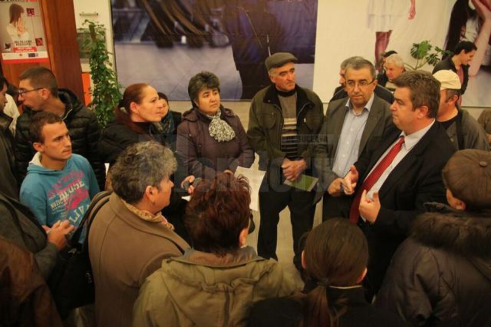 La bursă au fost prezenți și președintele CJ Suceava, Cătălin Nechifor, și prefectul de Suceava, Florin Sinescu