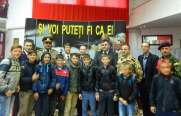 Liceul Tehnologic Cajvana a sărbătorit Ziua Armatei