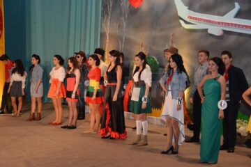 11 perechi de boboci au intrat în cursa pentru titlurile de Miss și Mister