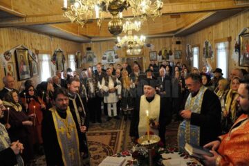 22 de cupluri din comuna Șcheia care au împlinit 50 de ani de căsătorie au fost sărbătorite duminică, de Sf. Dumitru, de către Primăria și Consiliul Local Șcheia