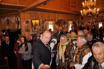 22 de cupluri din comuna Șcheia care au împlinit 50 de ani de căsătorie au fost sărbătorite duminică, de Sf. Dumitru, de către Primăria și Consiliul Local Șcheia
