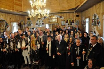 22 de cupluri din comuna Șcheia care au împlinit 50 de ani de căsătorie au fost sărbătorite duminică, de Sf. Dumitru, de către Primăria și Consiliul Local Șcheia