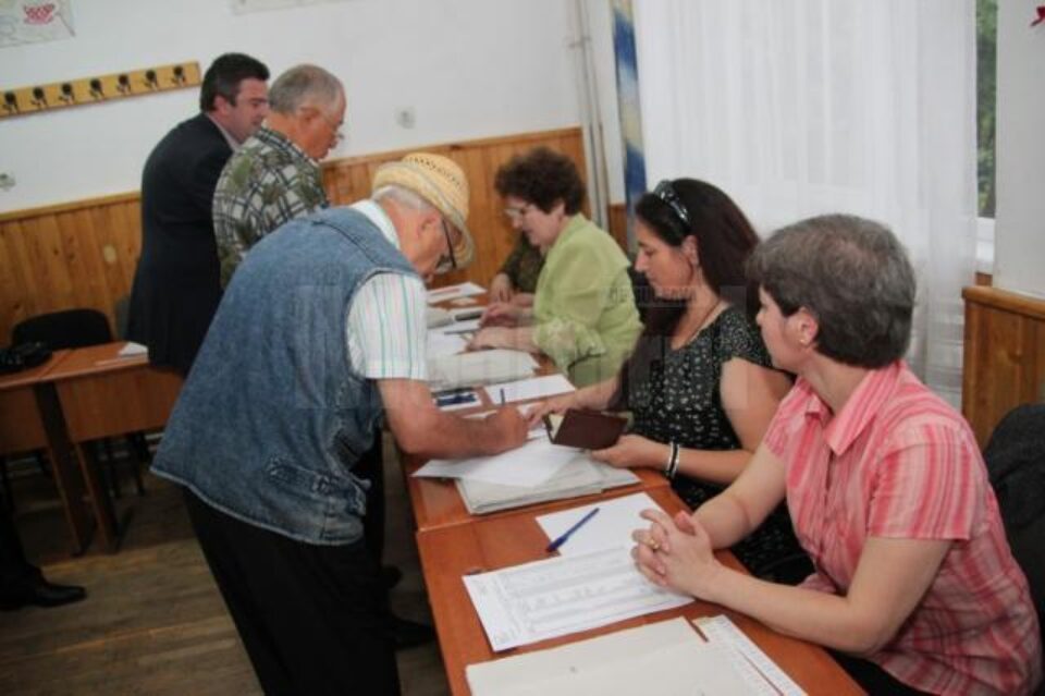 La alegerile prezidențiale în județul Suceava vor funcționa 553 de secții de votare