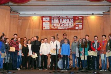 Participanții Concursului Național de Folk pentru Tineret “Nada Florilor”