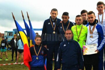 Echipa de juniori I a CSM Dorna Vatra Dornei, alături de antrenorul Cristian Prâsneac