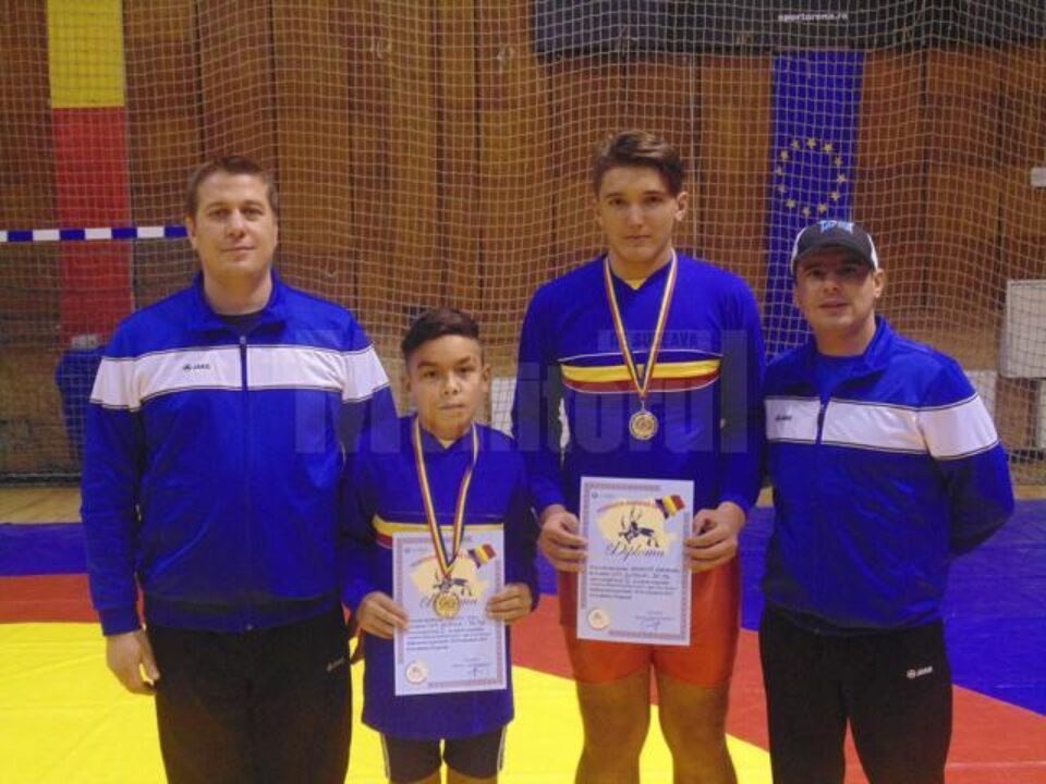 Cei doi campioni naționali la copii II, Ioan Balan și Alexandru Giorgiță, alături de antrenorii Daniel Ciubotaru și Andrei Bolohan Cei doi campioni naționali la copii II, Ioan Balan și Alexandru Giorgiță, alături de antrenorii Daniel Ciubotaru și Andrei Bolohan